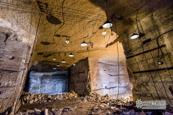 Salle des lampes du bunker de l'Otan