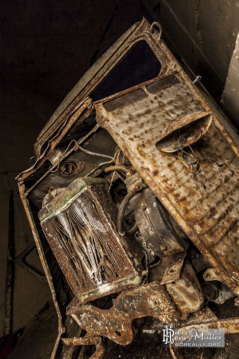 Moteur et radiateur d'un Citroën type H dit Tube abandonné