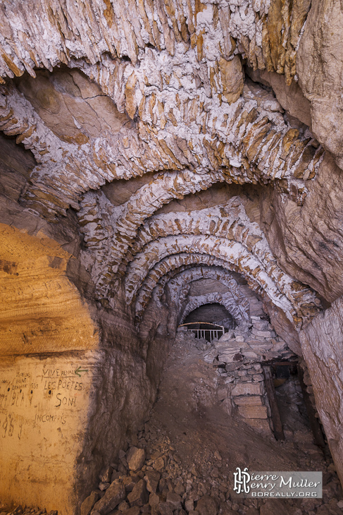 Anciennes consolidations de la carrière souterraine de Vaux Proverbes