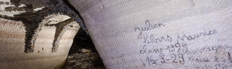 ...Ecritures début 20ème siècle sur les murs de la carrière Vaux Proverbes...