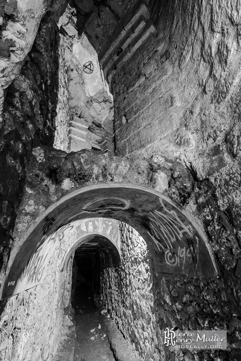 Consolidation d'un fontis avec arche dans les catacombes