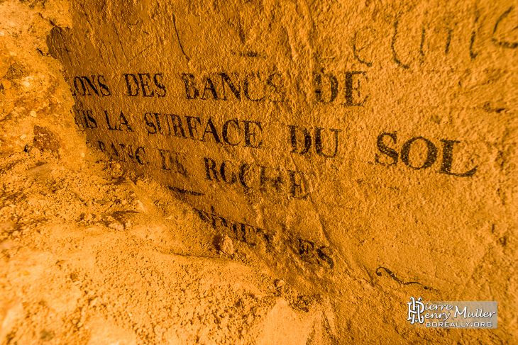 Inscriptions incomplètes du triple cabinet minéralogique des catacombes