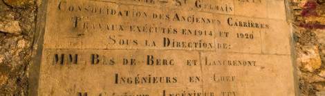 ...Plaque commémorative des travaux de consolidation des carrières entre la place d’Italie et Saint Germain des Près à Paris. Texte sur la plaque : Chemin de fer métropolitain Italie – Saint Germain Consolidation des Anciennes Carrières Travaux exécutés en 1914 et 1920 sous la direction de : MM Bès de Bec et Langrenont Ingénieur en Chef M Géninet Ingénieur TPV M Blin Entrepreneur...