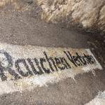 Rauchen Verboten inscrit sur les murs du bunker allemand dans les catacombes de Paris