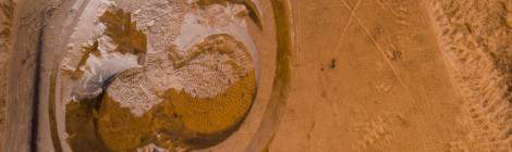 ...Sculpture circulaire dans la Crypte des Catacombes de Paris avec une date 1993....
