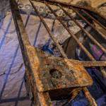 Serrure et porte grillagée sous le Val-de-Grâce dans les catacombes de Paris