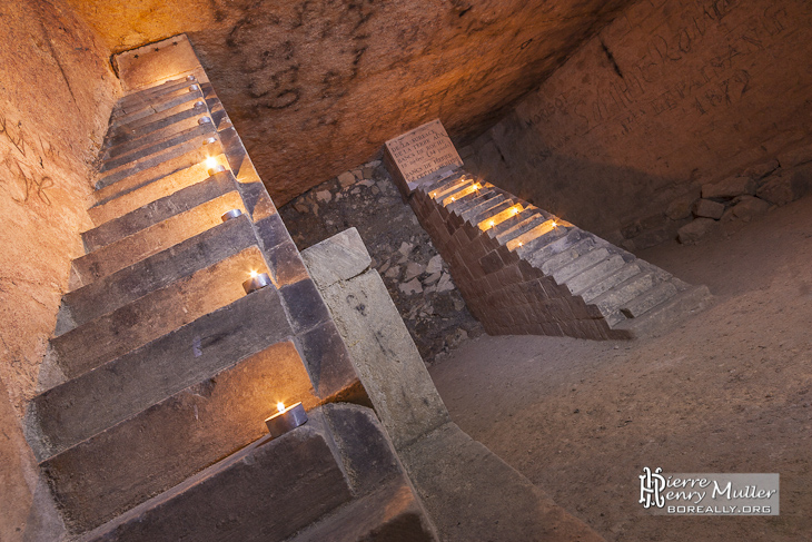 Vue du double escalier minéralogique de Notre Dame des Champs