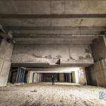 Echelle humaine dans l'immense cathédrale souterraine de La Défense