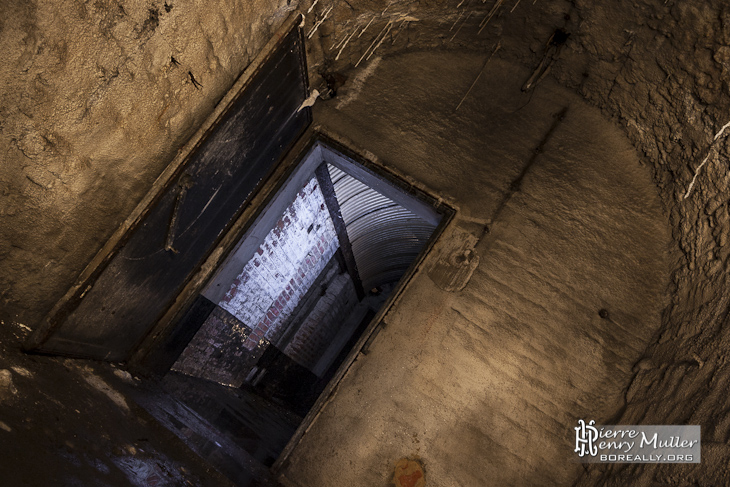 Pièce aménagée dans les souterrains de la citadelle de Namur