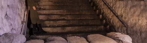 ...Les souterrains de la citadelle de Namur accueillent des reconstitutions militaires pour le musée....