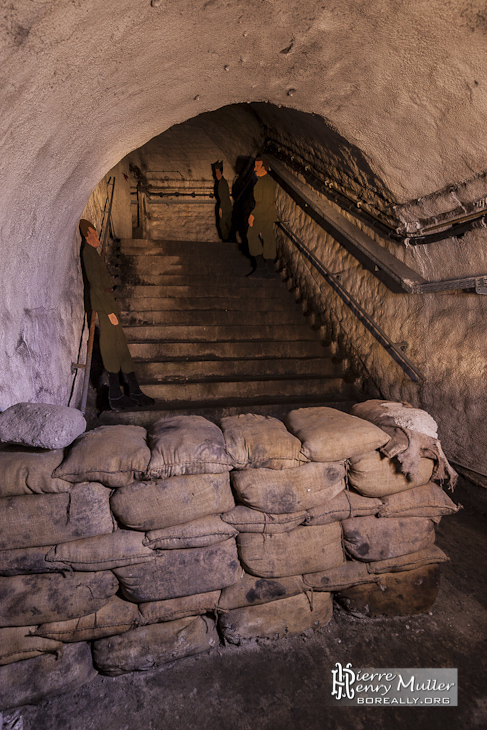 Reconstitution militaire dans les souterrains de la citadelle de Namur