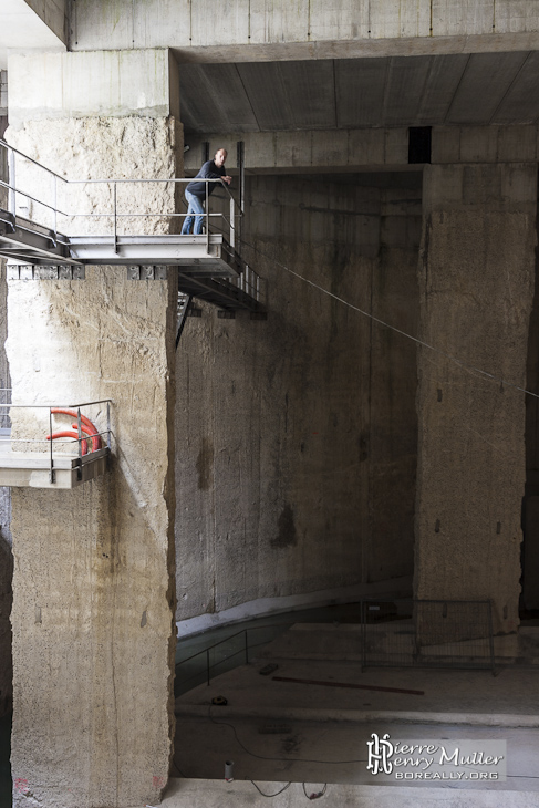 Escalier d'accès au déversoir d'orage souterrain