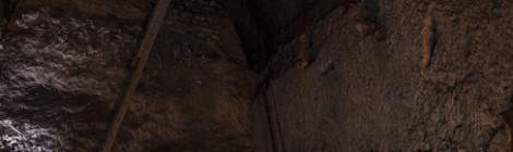 ...Autoportrait à proximité de l’entrée d’inspection avec son échelle dans la carrière Les Lions à Louveciennes....