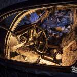 Intérieur d'une voiture abandonnée dans la carrière Les Lions