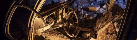 ...Intérieur d’une voiture éclairé à l’acétylène dans la carrière Les Lions à Louveciennes....