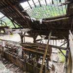 Bacs de récupération du minerais de fer dans une ancienne usine