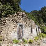 Ruines des bâtiments des mineurs à proximité des filons de la mine