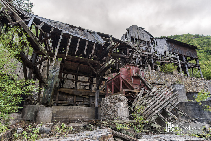 Vue sur la structure du lavoir de minerais de fer en HDR