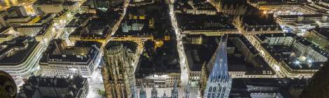 ...Vue sur les toits de Rouen rive droite depuis le sommet de la flèche de la Cathédrale de Rouen culminant à 151 mètres de hauteur, plus haute Cathédrale de France. Vertige assuré pour cette vue plongeante sur la ville....