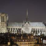 Notre Dame de Paris depuis les toits de Paris la nuit