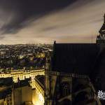 Côté Nord de l'Eglise Saint Eustache et les toits de Paris de nuit