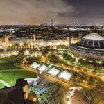 Panoramique de nuit de la place des Halles et de la Bourse du Commerce de Paris