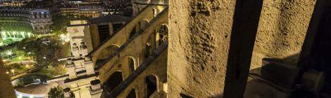 ...Promenade sur le chemin de ronde de l’Eglise Saint Eustache de nuit...