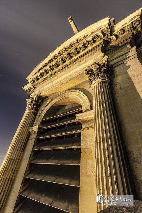 Tour clocher nord de l'Eglise Saint Eustache de nuit