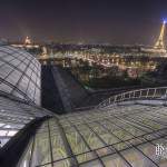 Intersection des nefs du Grand-Palais avec vue sur la Tour Eiffel