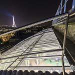 Sur la verrière du Grand-Palais et vue sur la Tour Eiffel et Paris de nuit