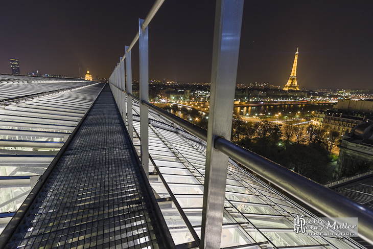 Tour Eiffel depuis le chemin de ronde de la verrière du Grand-Palais