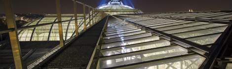 ...Verrière et flèche du Grand-Palais depuis le chemin de ronde de nuit....