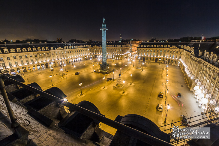 Place Vendôme de nuit depuis les toits de Paris