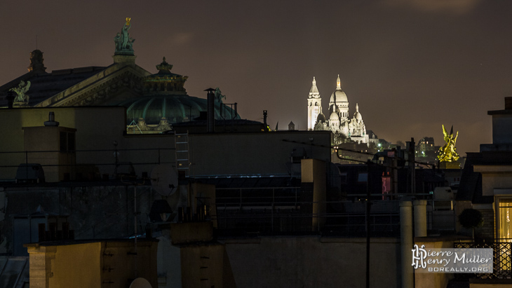 Sacrée Coeur et l'Opéra Garnier depuis les toits de Paris