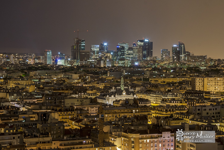 Quartier de la Défense et mairie de Levallois Perret de nuit