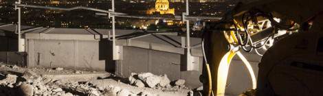 ...Le chantier de restauration de la tour Paris C&ocirc;t&eacute; Seine met en &oelig;uvre diff&eacute;rents outils de perforation tout en profitant d&rsquo;une vue sur Paris....