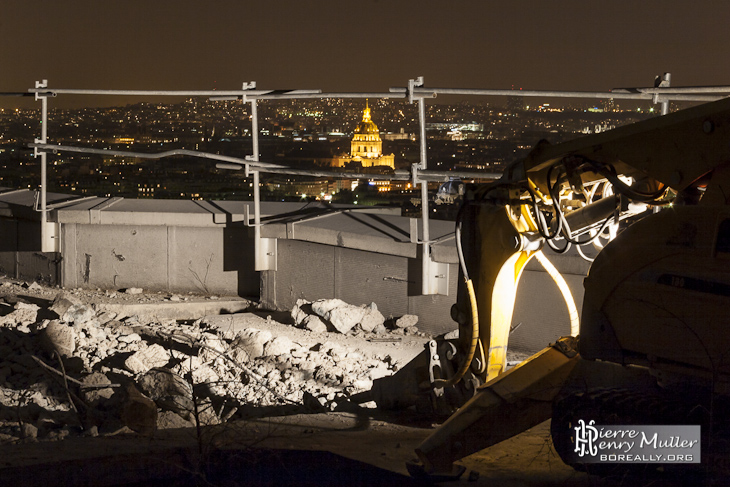 Invalides et Paris de nuit vu depuis le toit de la tour Paris Côté Seine