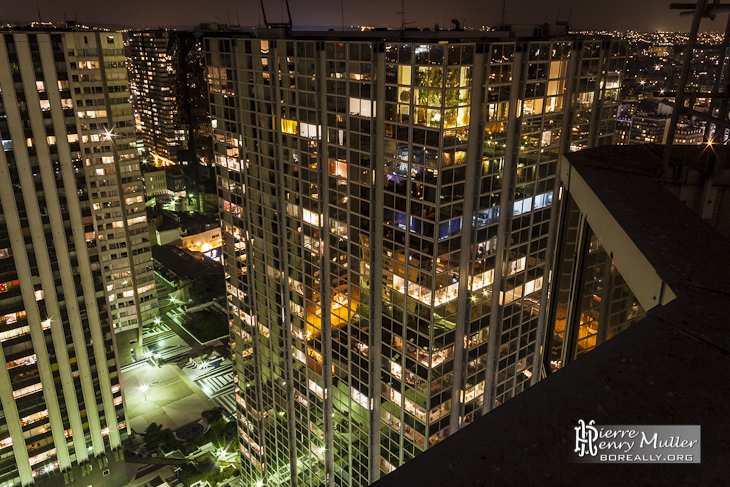 Quartier Beaugrenelle de nuit vue de la tour Paris Côté Seine