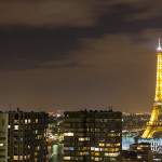 Tour Eiffel de nuit vue depuis les toits de Paris côté Beaugrenelle