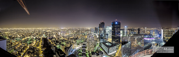 Panoramique HDR du quartier de la Défense de nuit depuis la tour T1