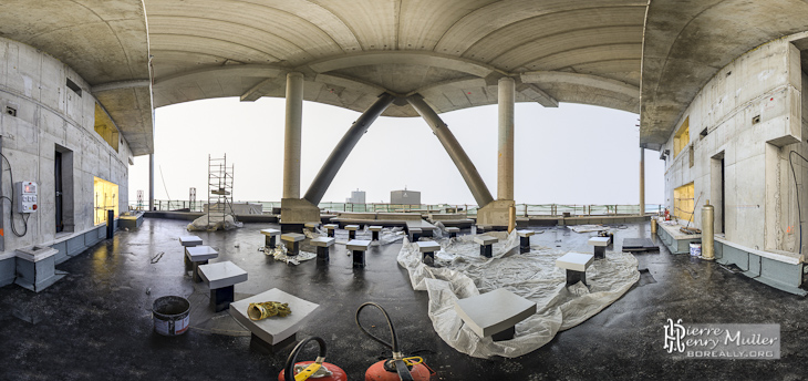 Panoramique TTHDR d'une terrasse technique de la Tour T1 GDF Suez