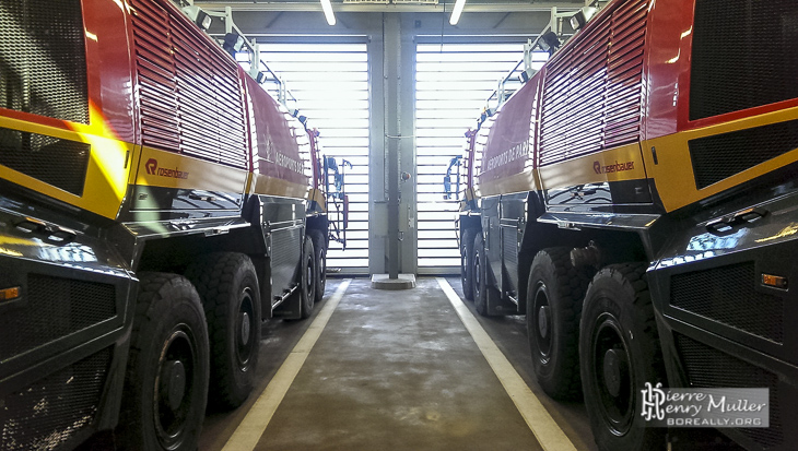 Deux Panther Rosenbauer des pompiers d'Orly