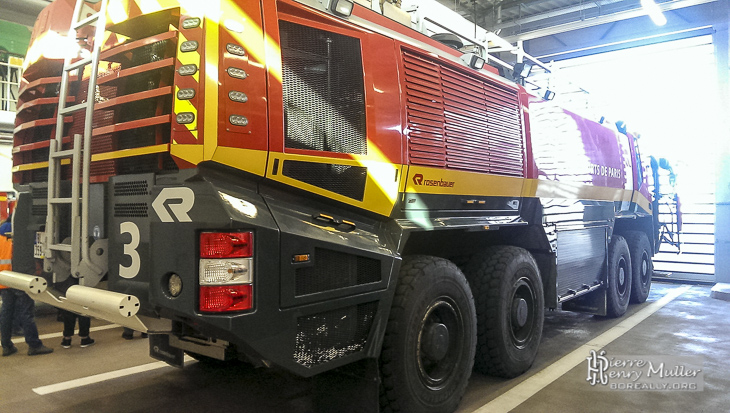 Panther Rosenbauer des pompiers d'Orly prêt au départ