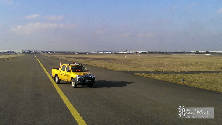 Véhicule d'inspection piste à Orly