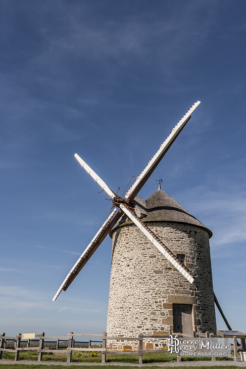 Profil du Moulin de Moidrey dans la baie du Mont Saint Michel