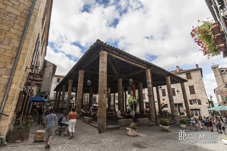 Halle couverte de la cité médiévale de Cordes sur Ciel