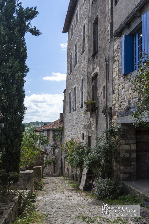 Ruelle et maisons médiévale à la bastide de Cordes sur Ciel