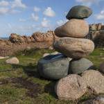 Cairn sur le chemin GR34 menant au phare du Paon sur l'Ile de Bréhat