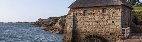 ...Construit entre 1633 et 1638, le moulin à marée du Birlot situé sur l’Ile de Bréhat, il utilise la force des marées pour être actionné....
