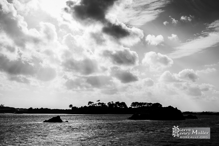Paysage breton en noir et blanc à l'Ile de Bréhat